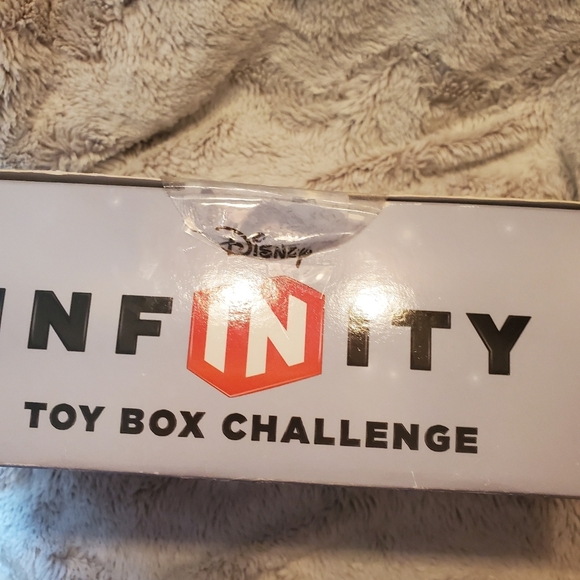 NEW Disney Infinity Nintendo 3DS Toy Box Challenge Video Game Starter Pack 3DS - Picture 2 of 9